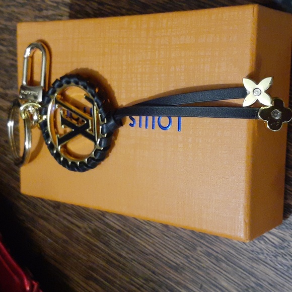 Louis Vuitton Circle Porte Cles-Berry LV Bag Charm Key Chain Key Holder - Picture 4 of 9